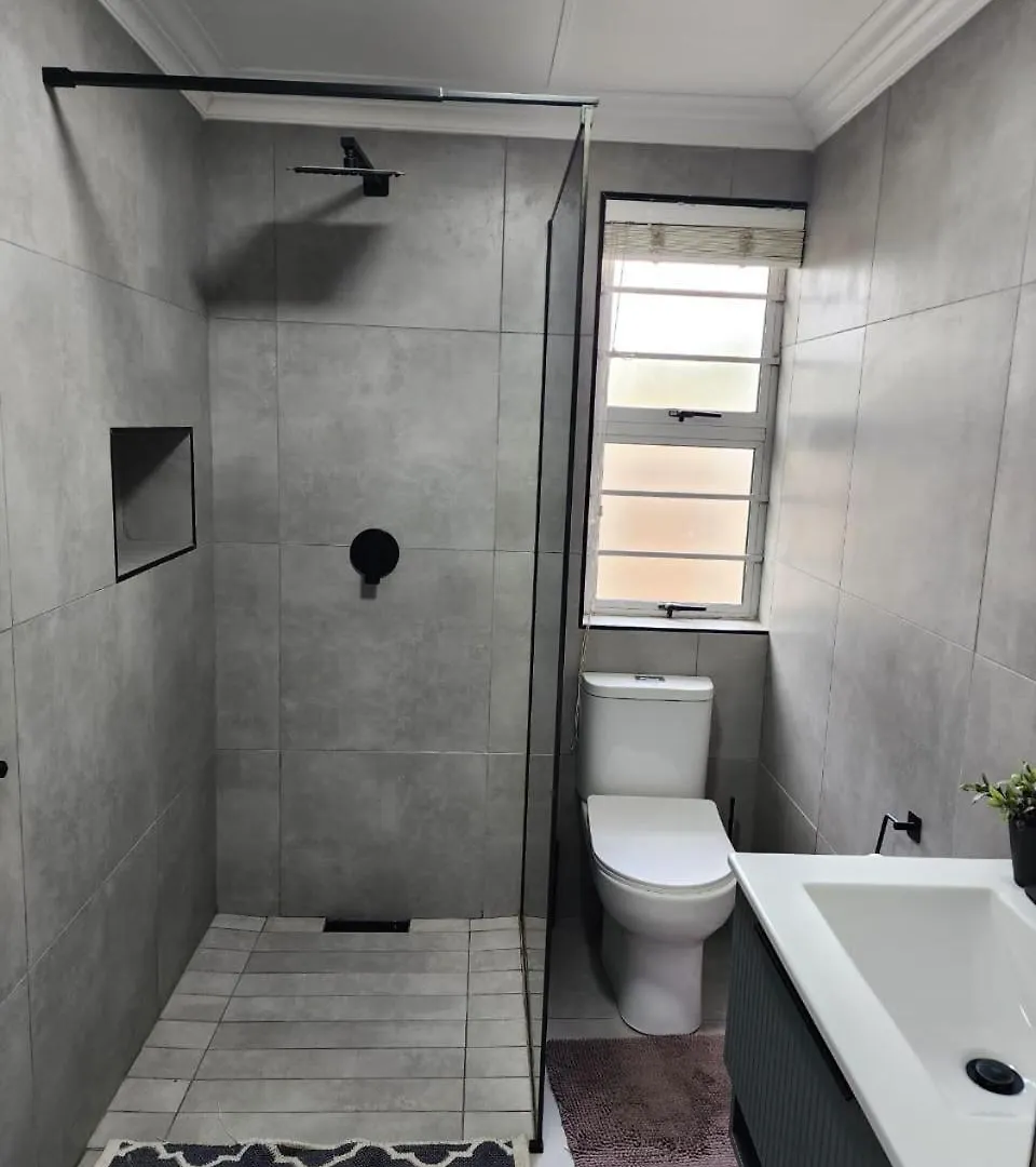 Unit 1 At 9 La Roche Self Catering Apartments Port Elizabeth 0*,  South Africa