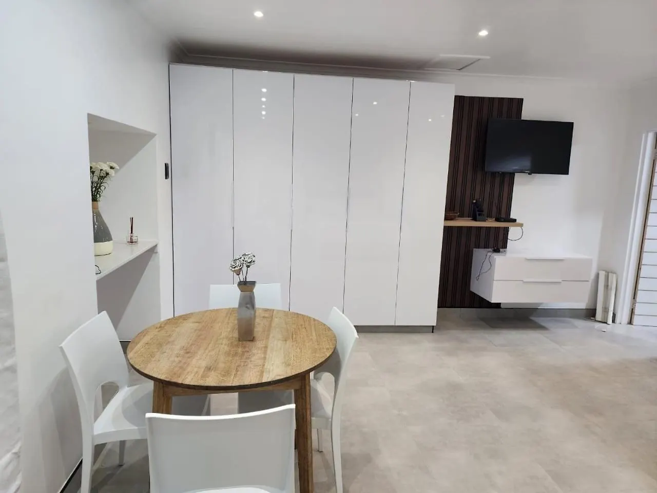 Unit 1 At 9 La Roche Self Catering Apartments Port Elizabeth