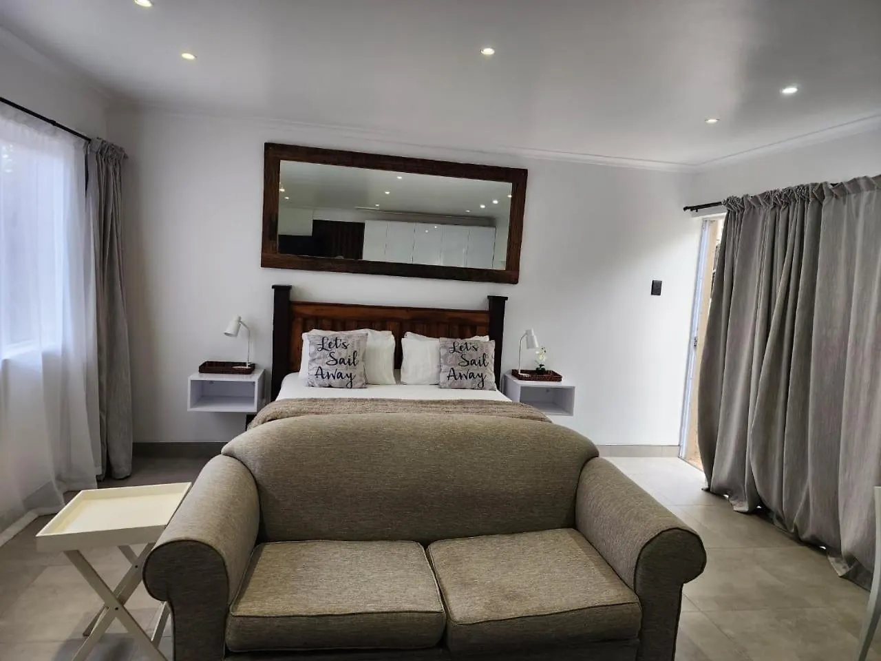 Unit 1 At 9 La Roche Self Catering Apartments Port Elizabeth