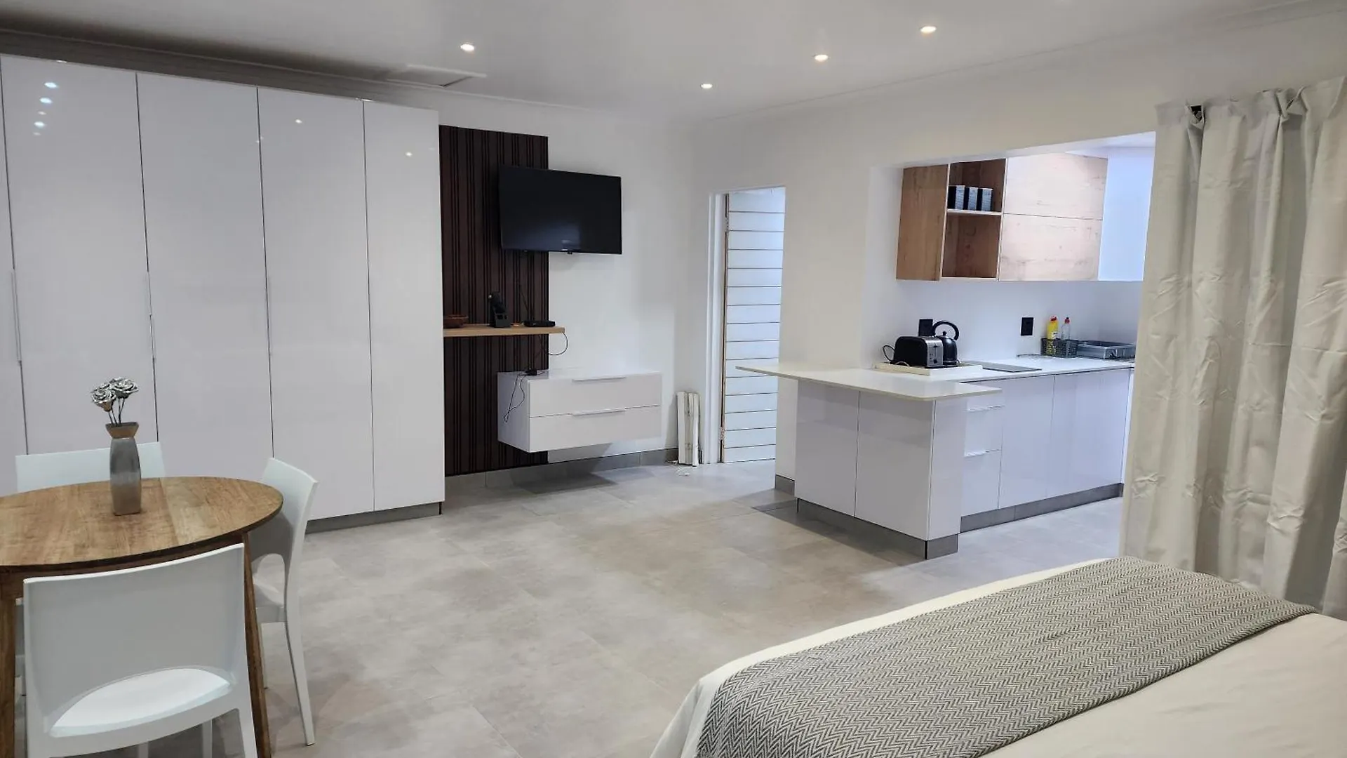 Unit 1 At 9 La Roche Self Catering Apartments Port Elizabeth